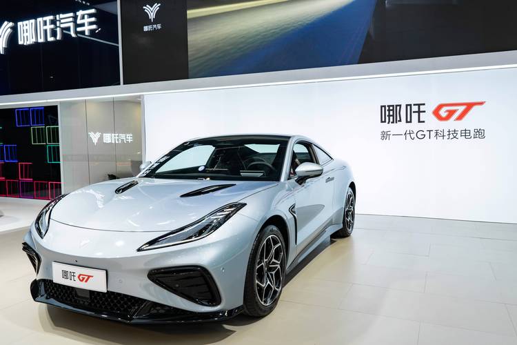 重庆大渡口区清景广企业管理咨询哪吒汽车在智能汽车领域的表现，领途汽车在新能源汽车市场中的影响力